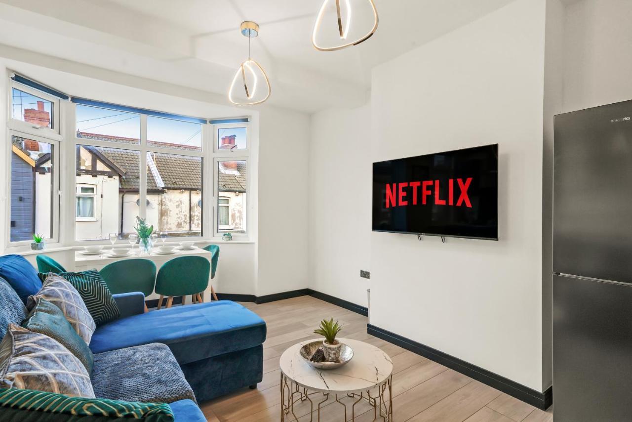 Stylish Yorkshire Gem - Sleeps 4 - Great Location Apartment Castleford Ngoại thất bức ảnh
