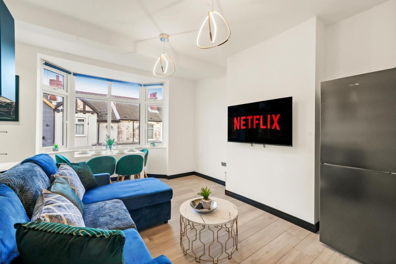 Stylish Yorkshire Gem - Sleeps 4 - Great Location Apartment Castleford Ngoại thất bức ảnh